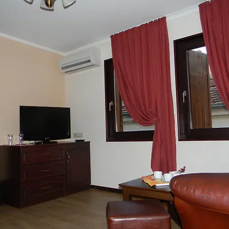 House Diona Πανσιόν